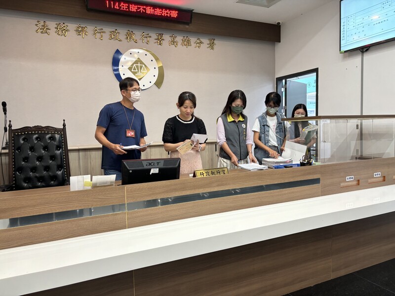 高雄分署聯合拍賣會拍定張姓欠稅大戶名下 12 筆林園區土地