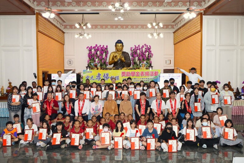 78位學子獲頒中元孝悌楷模獎助學金　信徹蓮池功德會傳承孝道精神