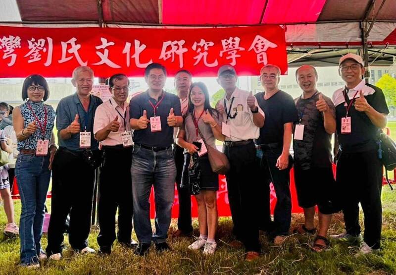 劉氏文化學會推廣宗族知識 劉燈鐘與北屯鄉親快樂學習